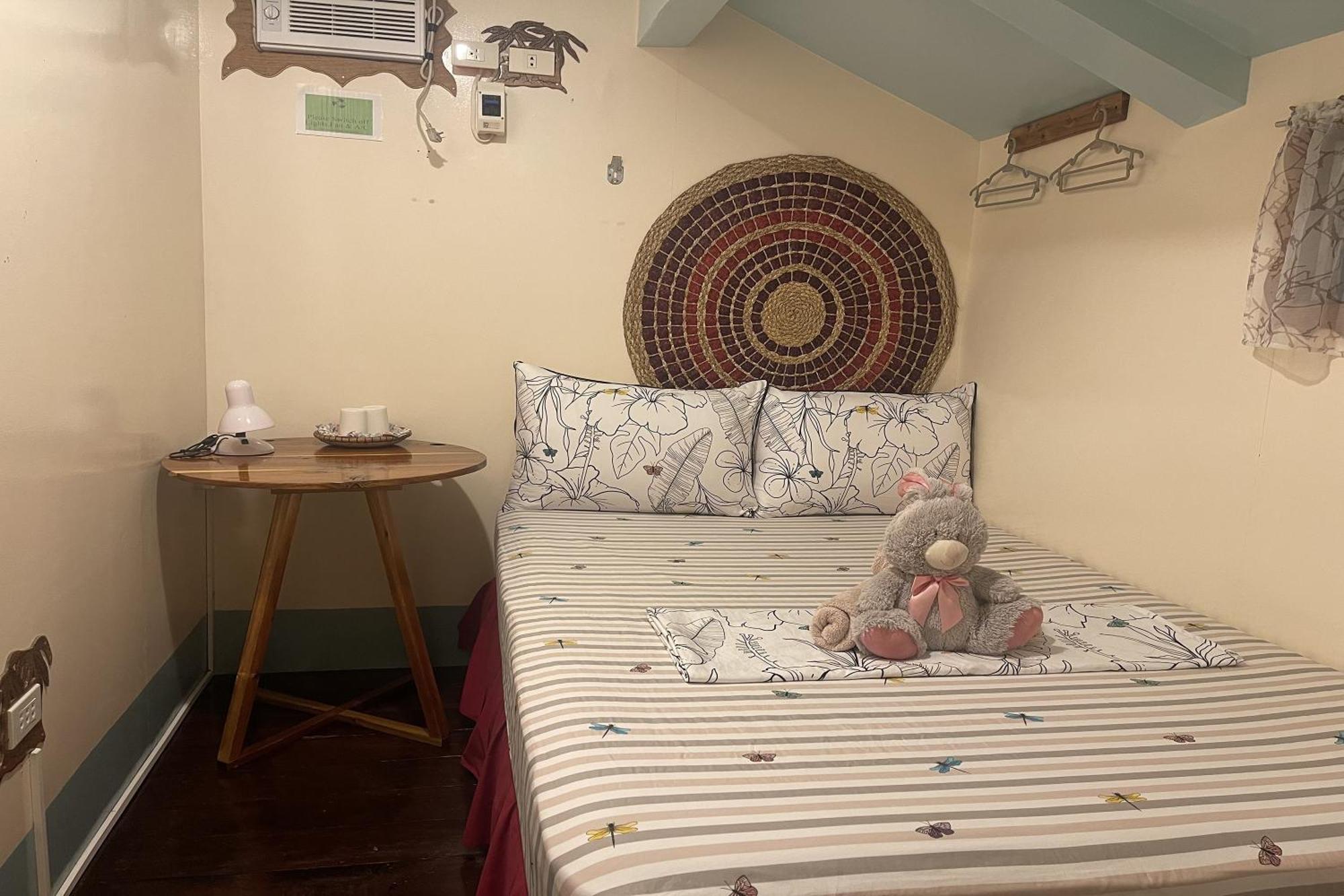 Balai Vivencio Hostel Puerto Princesa Esterno foto